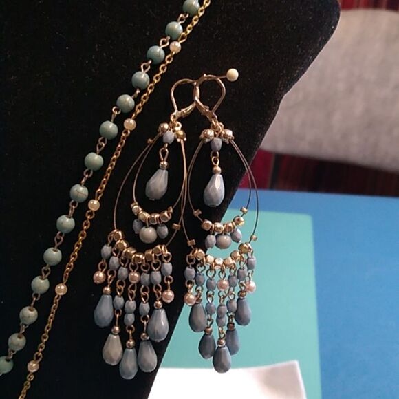 Elegant Gold/Silver Tone Metal and Blue Beaded Necklace & Chandelier Earring - Picture 2 of 8